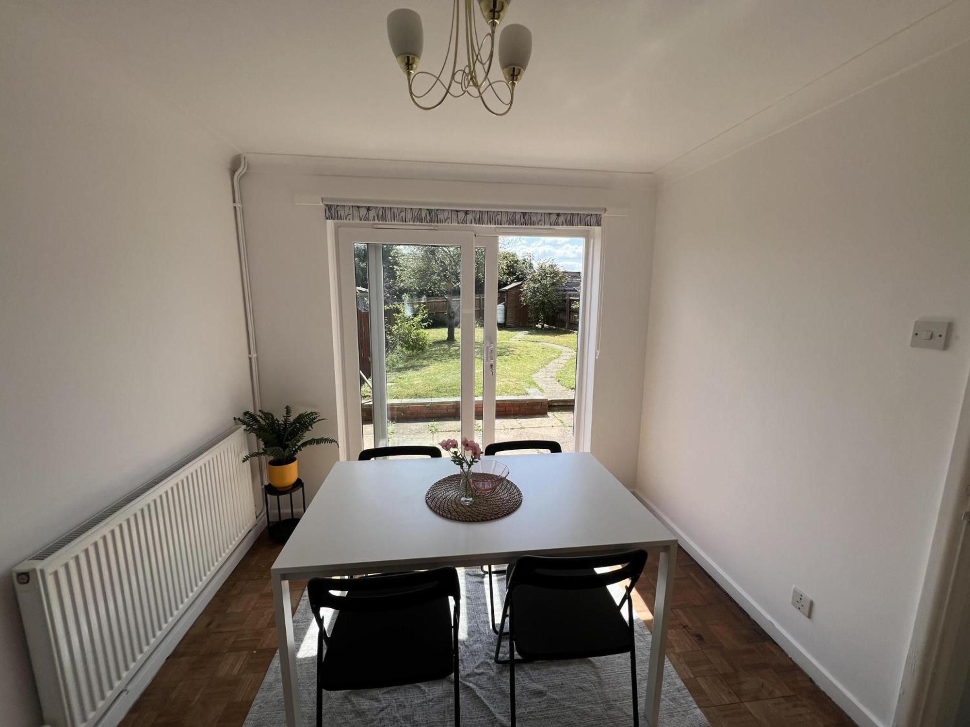 Charming 3-Bed House In Leighton Buzzard Villa Exterior photo